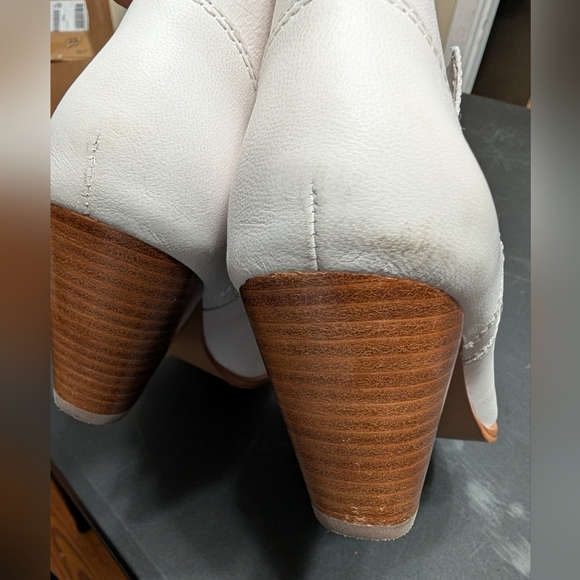 Frye Reina White Leather Pointed Toe Western Block Stack Heel Ankle Booties 9.5M - Picture 11 of 16